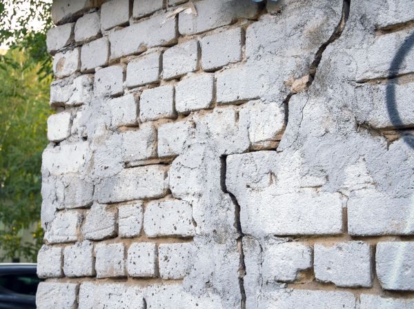 Cracked Brick Wall Repair in Huntsville